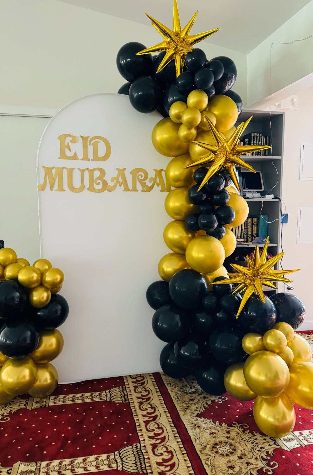 Eid Mubarak — black & gold arch