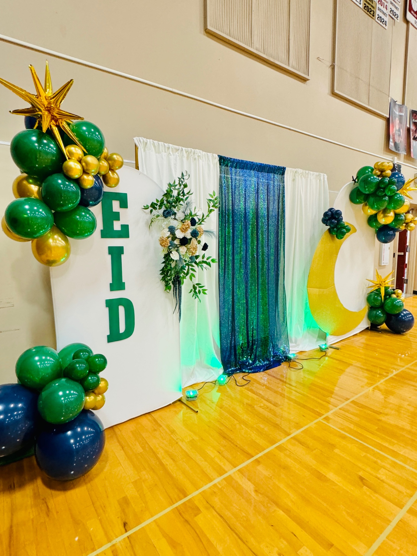 Eid — green & gold balloon arch with moon